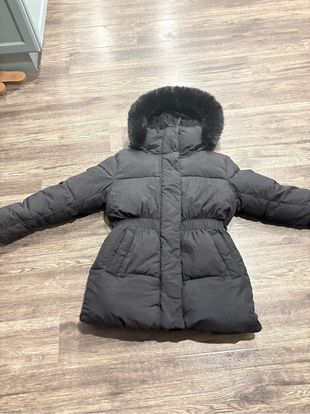 GAP Women's Black Faux-Fur Hooded Puffer Jacket